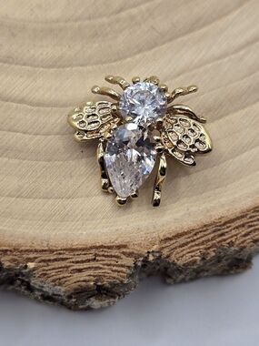 🐝 Gold Tone Bee Brooch with Sparkling Cubic Zirconia